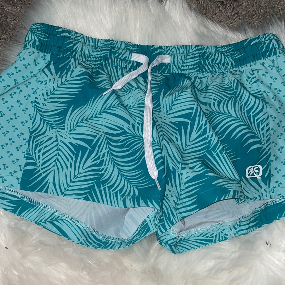 Junior girls size medium quickstorm board shorts